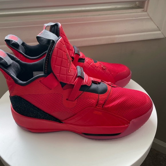 Air Jordan XXXIlI 33 sneakers University Red Size 7Y - Picture 5 of 5